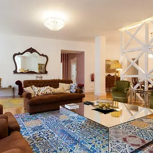 https://chiado-4-bedroom-flat.hotels-lisbon-portugal.com